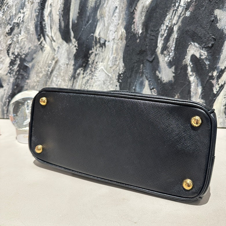 Prada new galleria medium 13174