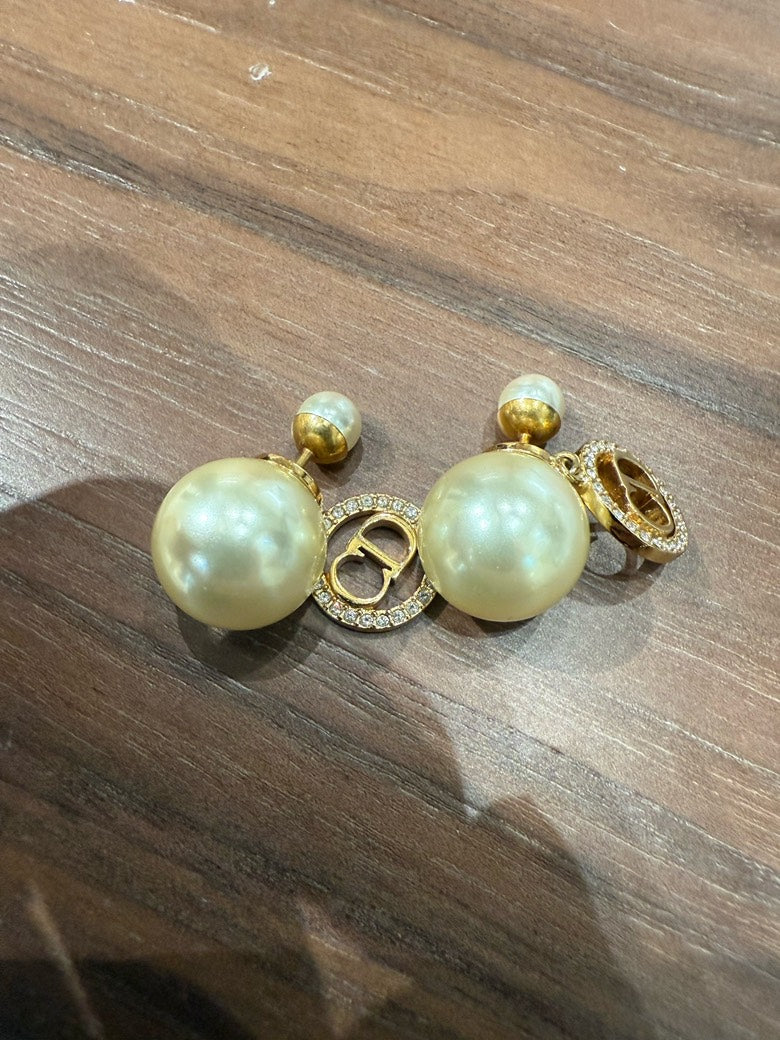 Dior earring pearl with drop