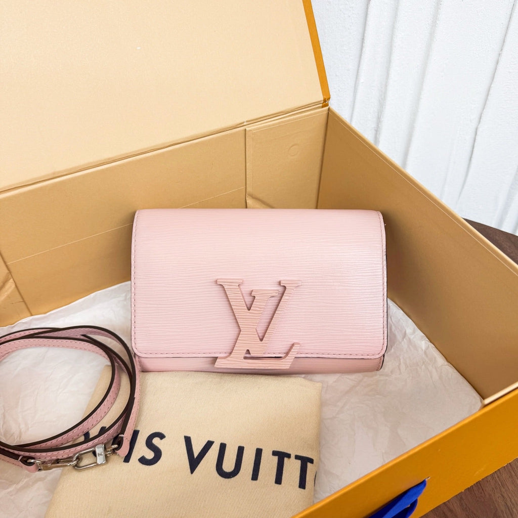 Louis Vuitton shoulder bag 17859739