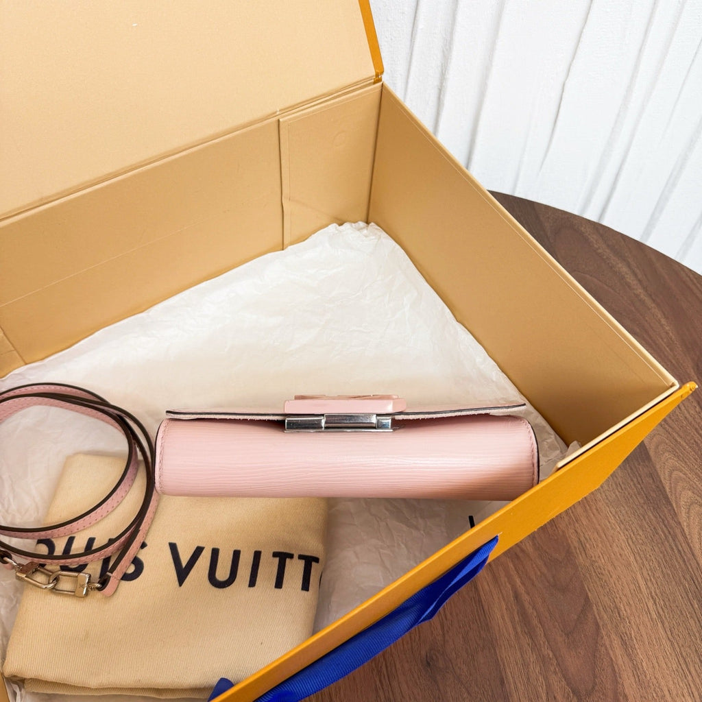 Louis Vuitton shoulder bag 17859739