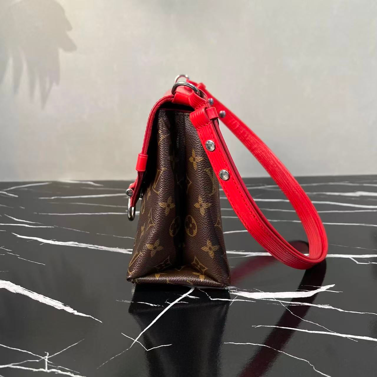 Louis Vuitton envelop shoulder bag year2018 41308363