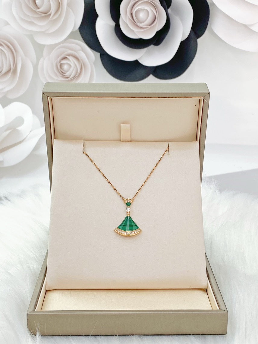 Bvlgari Divas dream collection rose gold malachite lady necklace