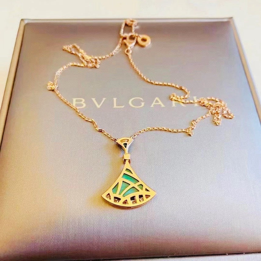 Bvlgari Divas dream collection rose gold malachite lady necklace