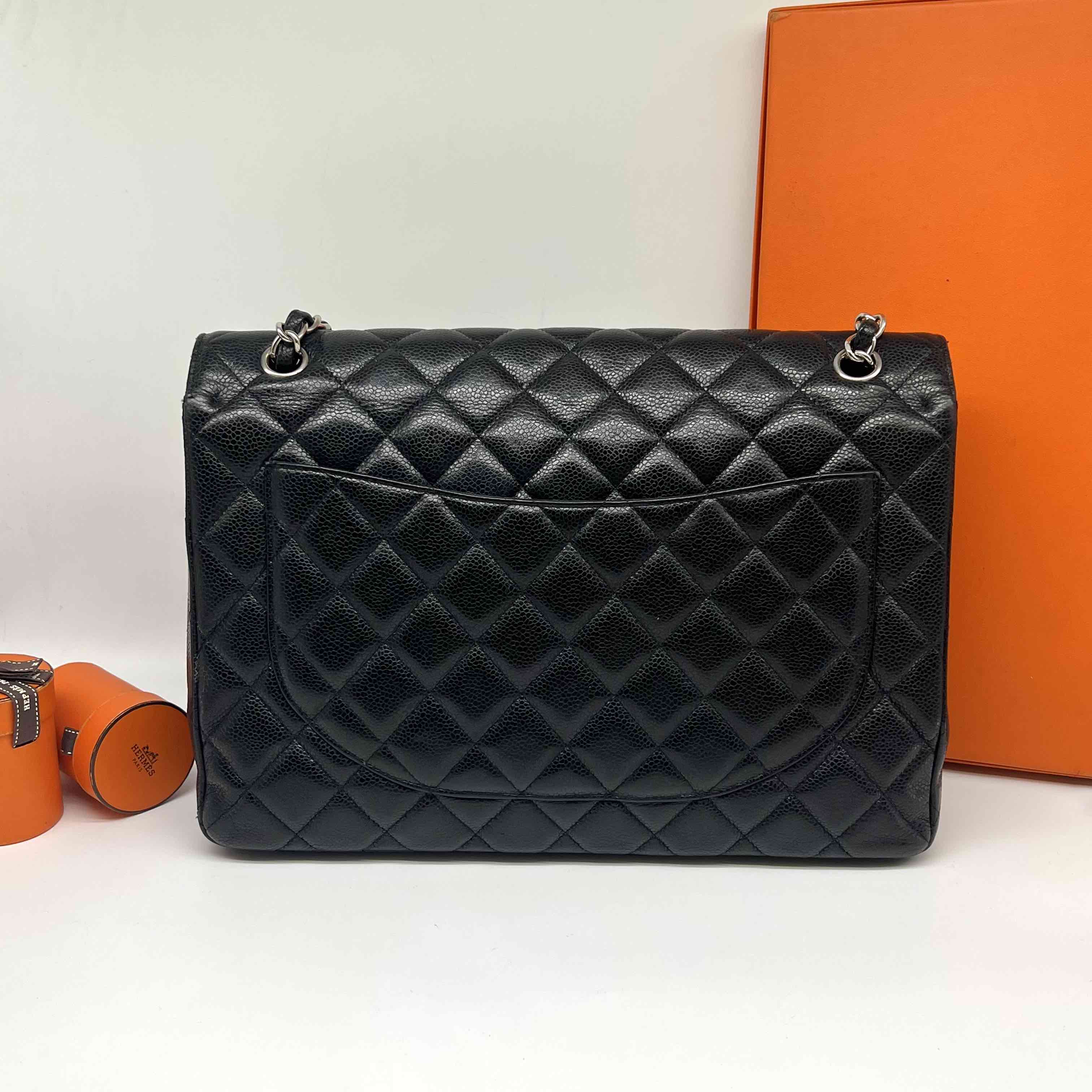 Chanel Caviar Quilted Jumbo Classic Flap Bag 98% New