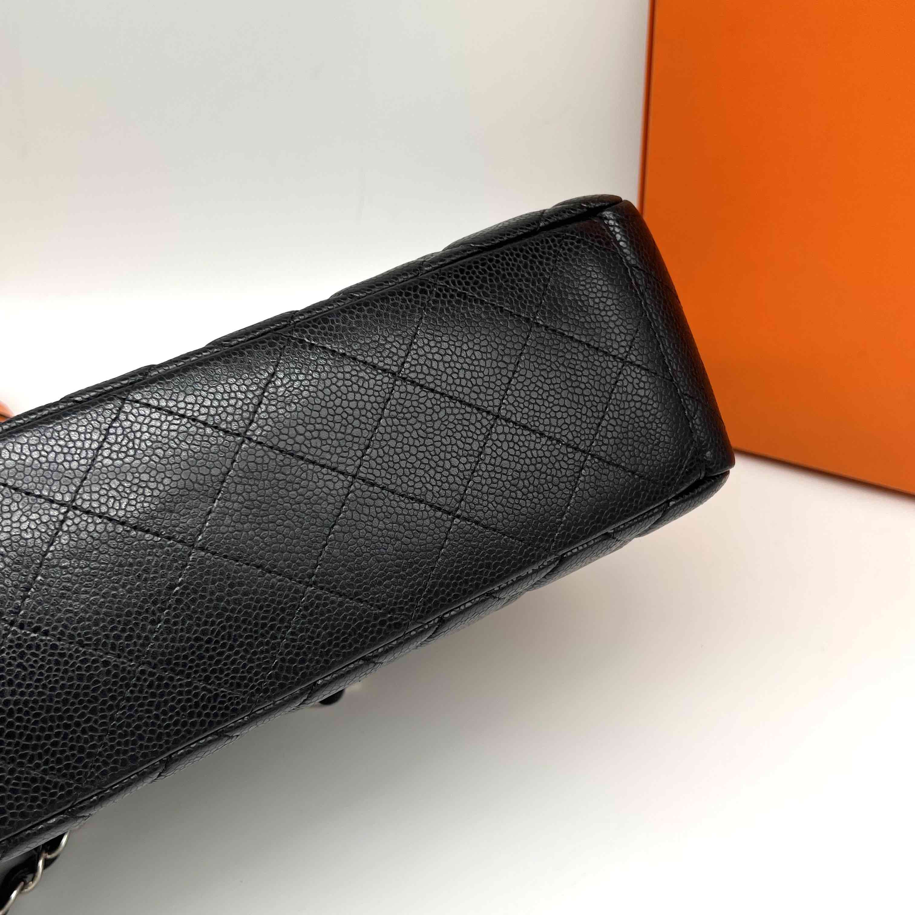 Chanel Caviar Quilted Jumbo Classic Flap Bag 98% New