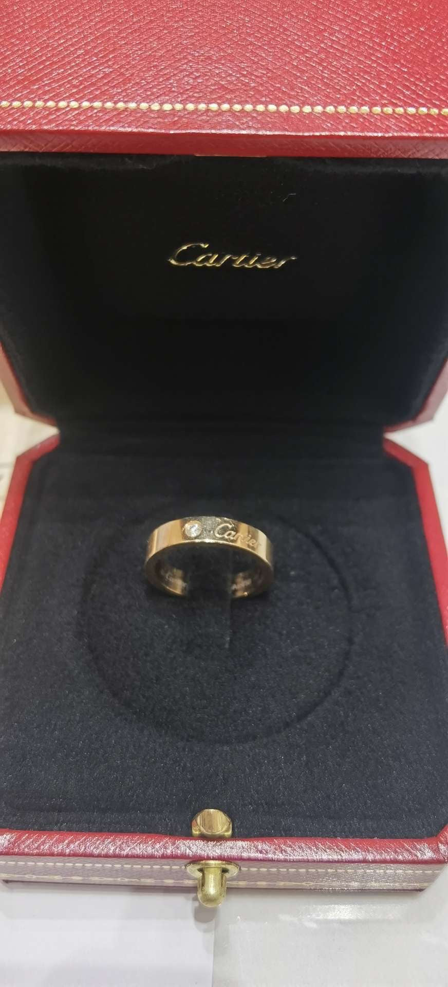 Cartier signature style wide single-diamond 20137
