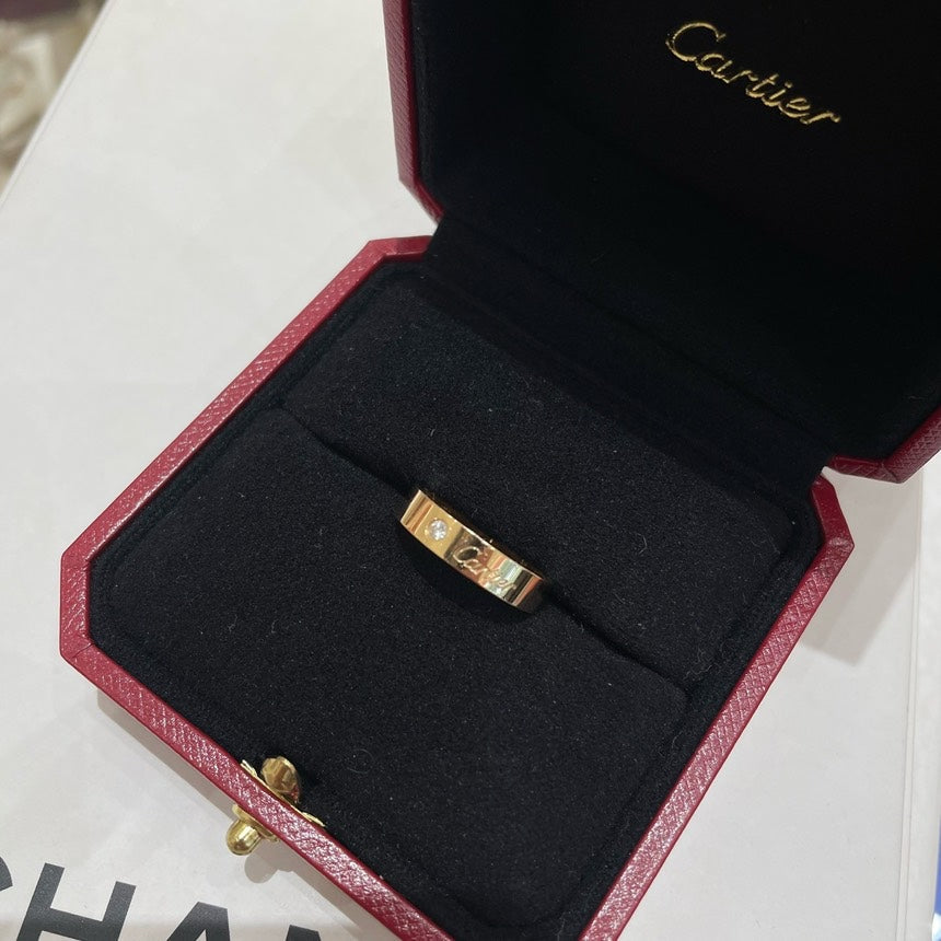 Cartier signature style wide single-diamond 20137