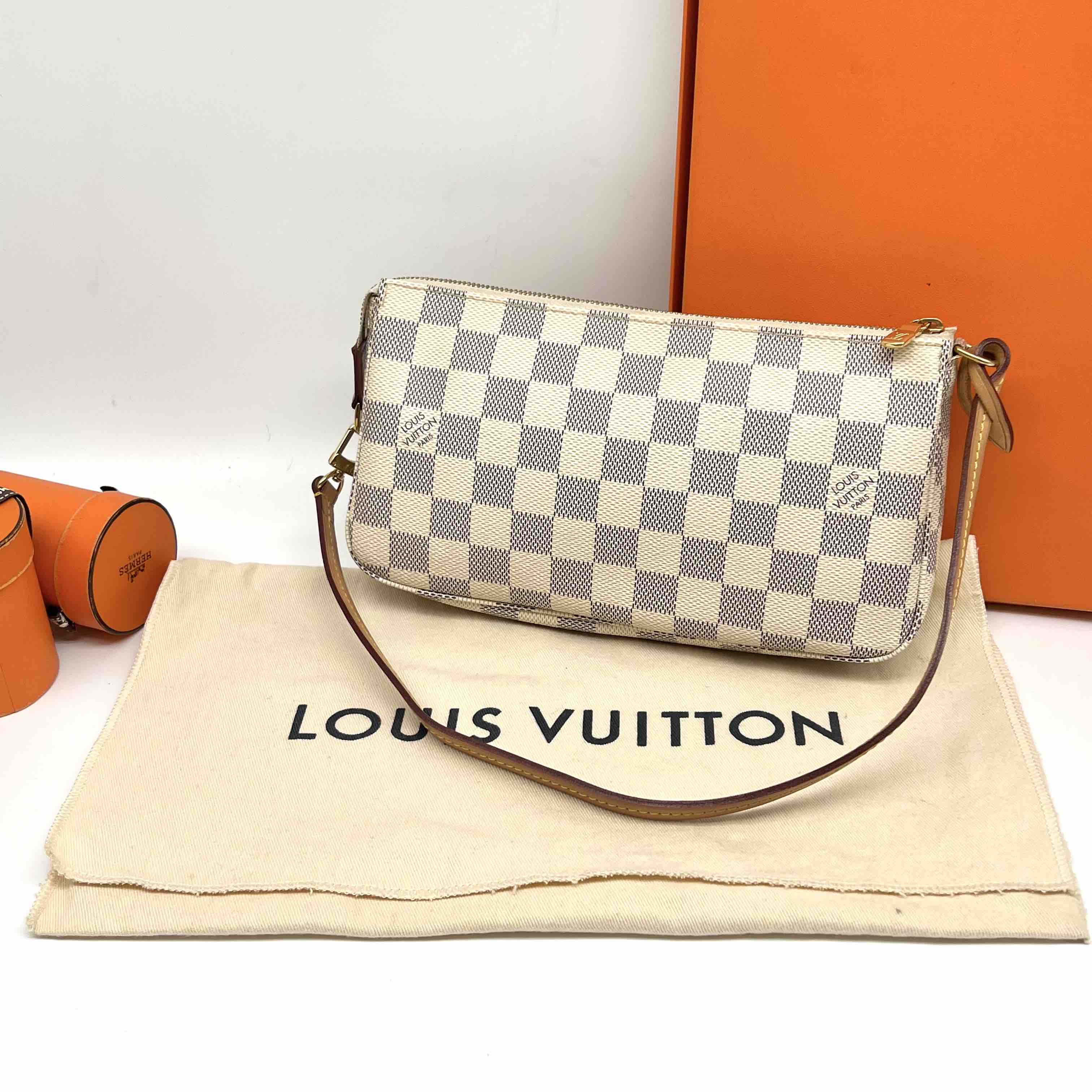 LV Multi Pochette Accessoires  95% New
