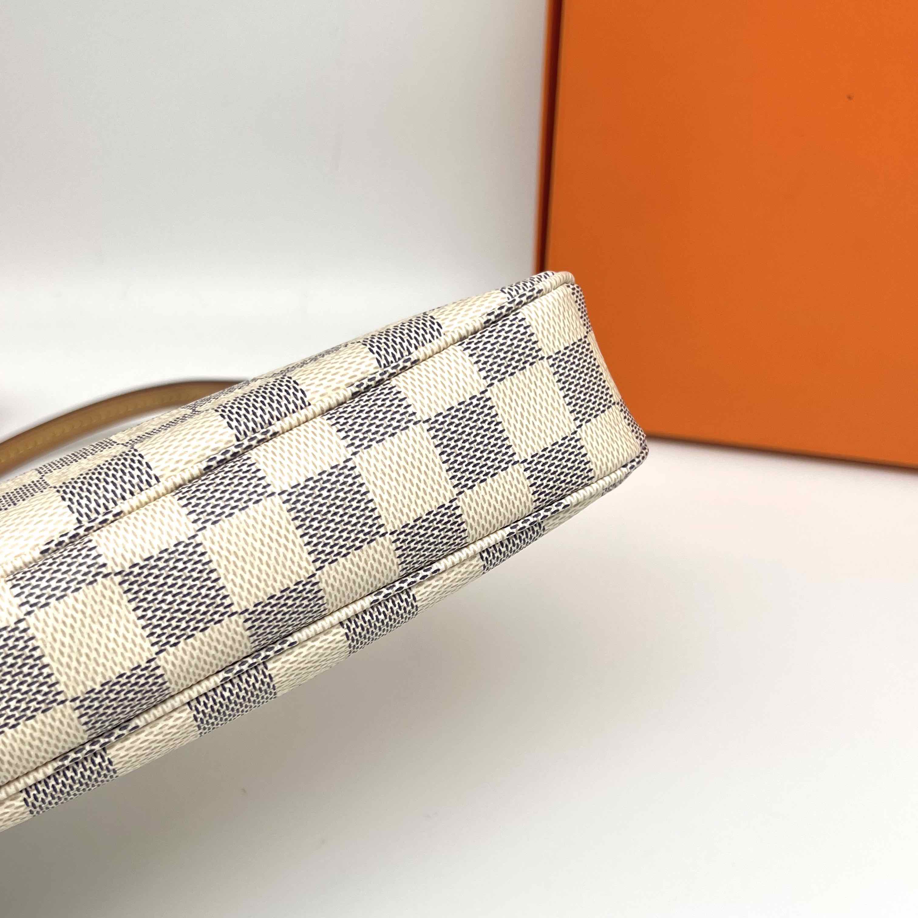 LV Multi Pochette Accessoires  95% New