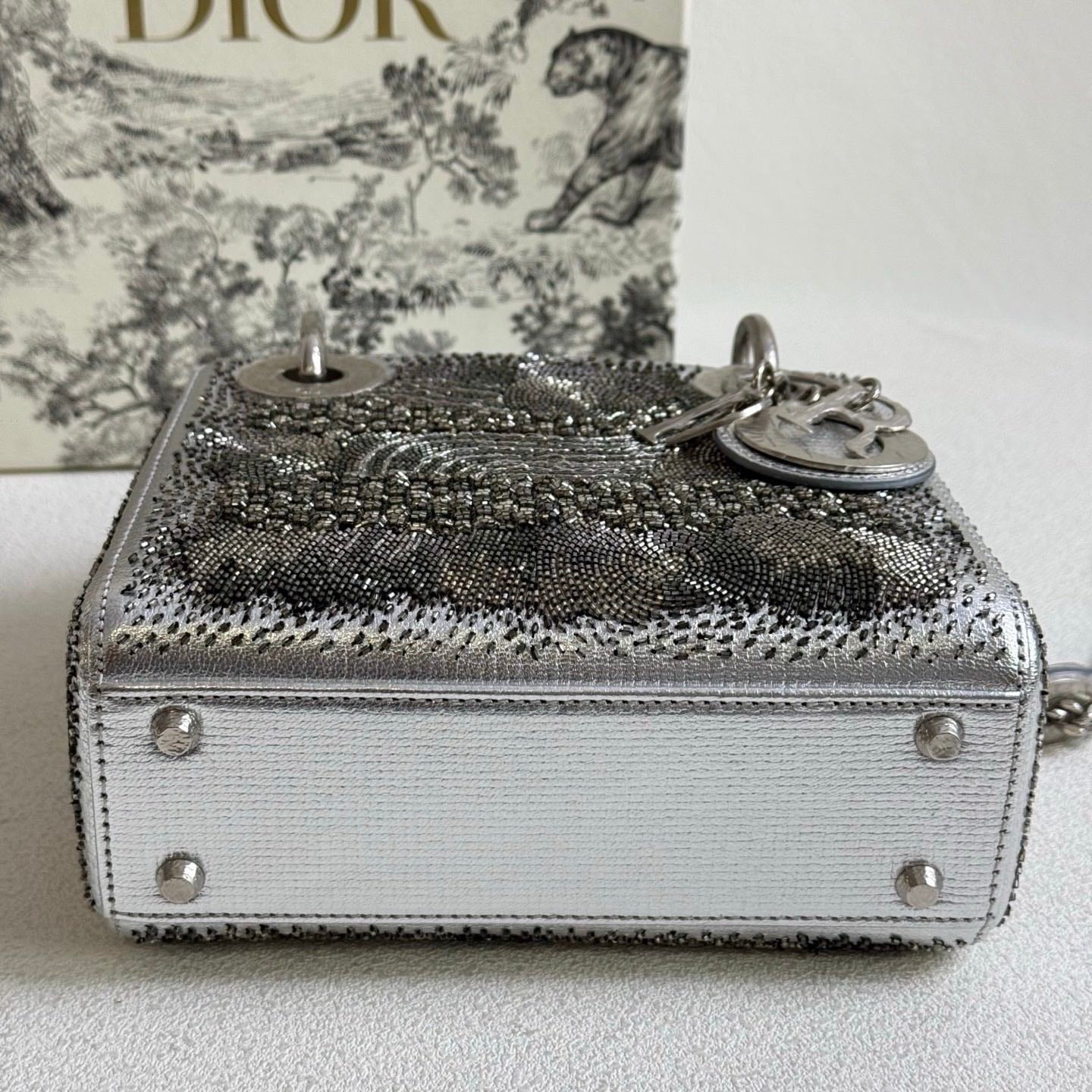 99%New🆕 Dior Lady Dior Metalic Silver Embroidered art collection (2018) #16217