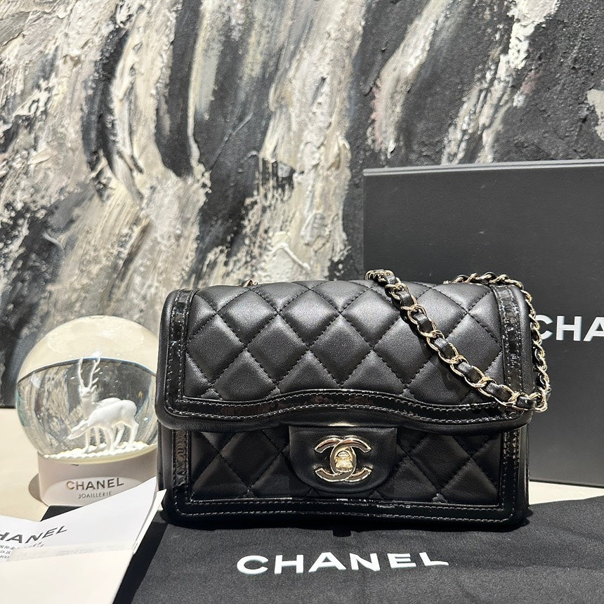 Chanel big mini CF 24Bpantent rolloff 12421
