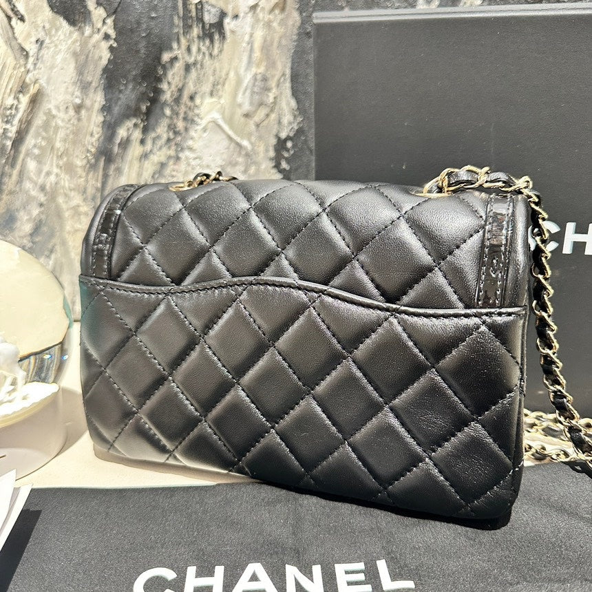 Chanel big mini CF 24Bpantent rolloff 12421