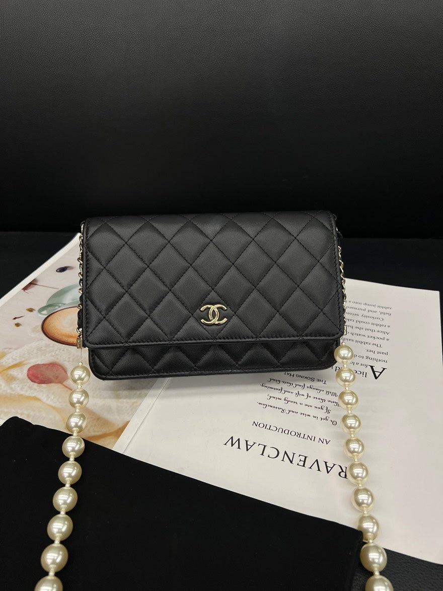 🍒 Chanel Black Gold Pearl Chain WOC Crossbody Bag, D265#