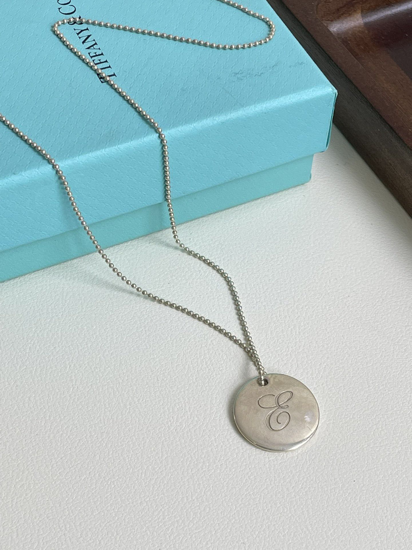 💕 Tiffany & Co. 925 Silver Letter E Necklace #16012