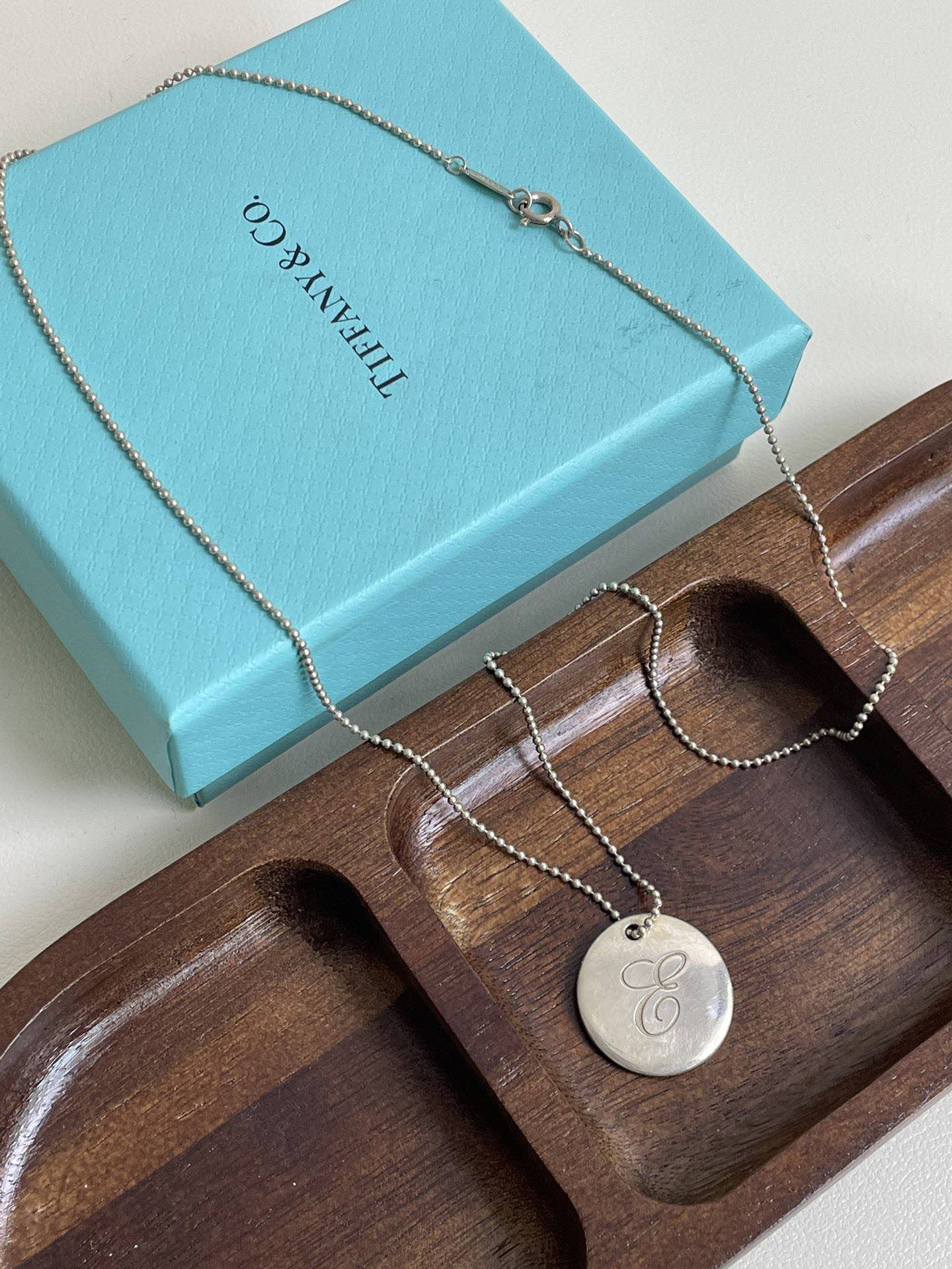 💕 Tiffany & Co. 925 Silver Letter E Necklace #16012
