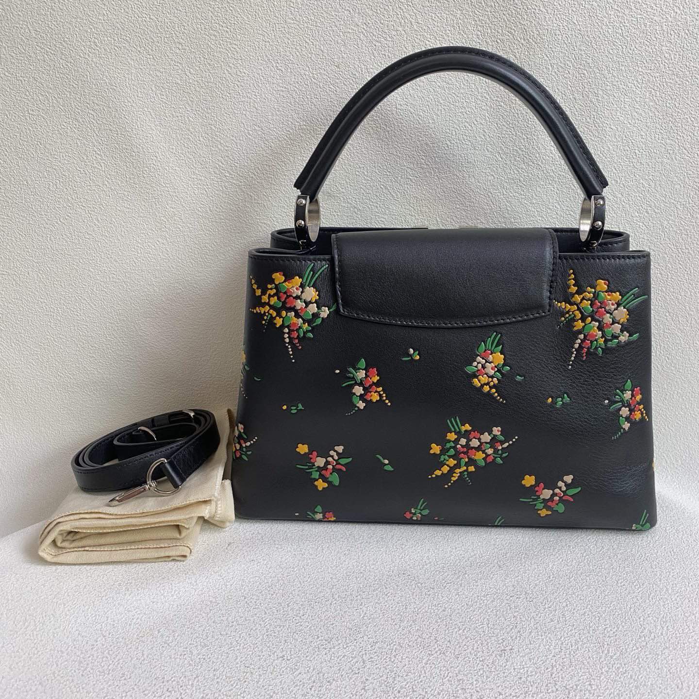 💕 Louis Vuitton Capucines Handbag Medium (2016) #16581