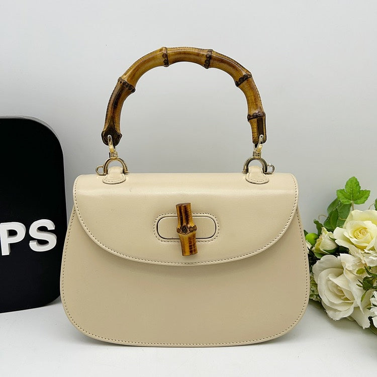 GUCCI Bamboo Handle Leather Handbag AJ560.