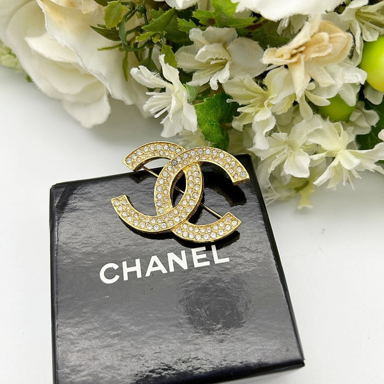 CHANEL Vintage CC Logo Rhinestone Brooch ch4433fg