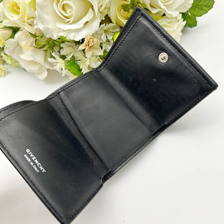 GIVENCHY 4G Logo Embossed Leather Trifold Wallet gi9906dn