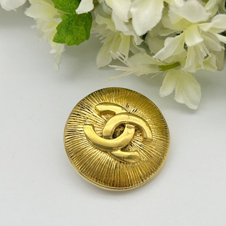 CHANEL Vintage CC Logo Sunburst Round Brooch ch8922vv