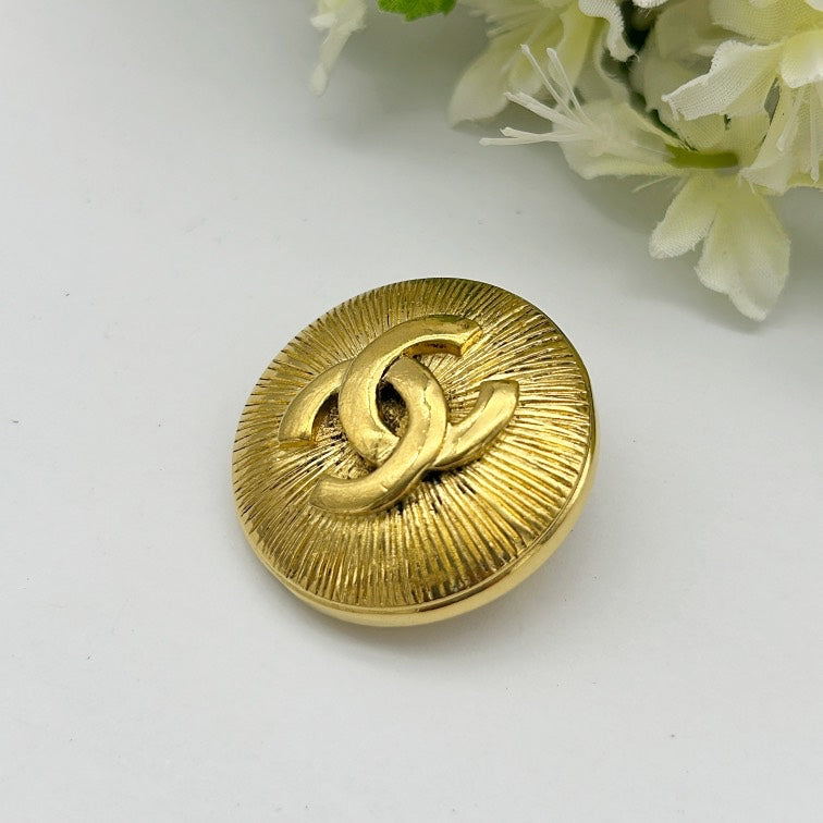 CHANEL Vintage CC Logo Sunburst Round Brooch ch8922vv
