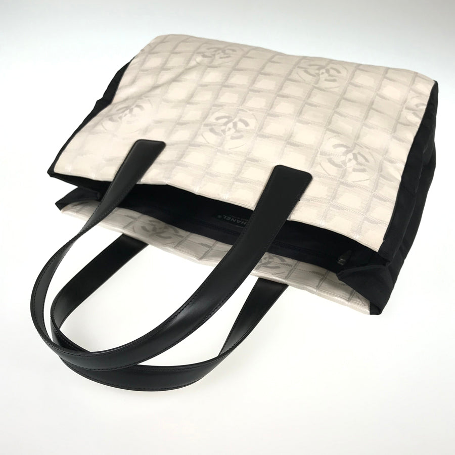 CHANEL New travel line Tote bag