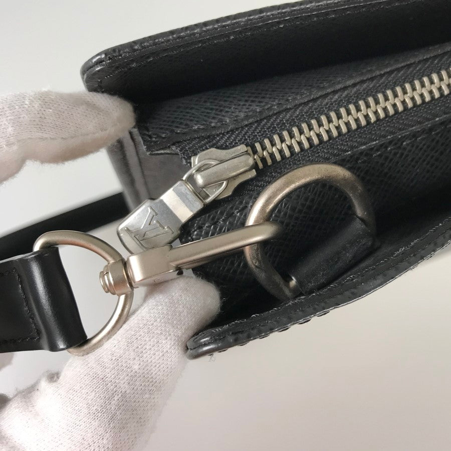 LOUIS VUITTON Taiga Porte Documents Rosanne M30052 Briefcase