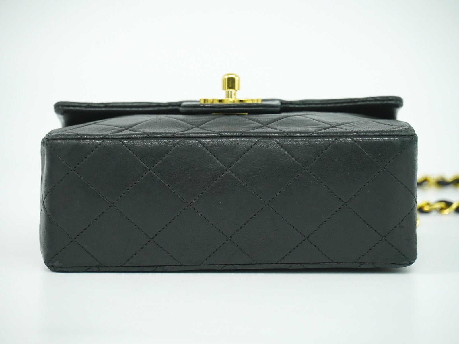 Chanel Vintage Square Classic Single Flap Bag Quilted Leather Black Leather Handbag ( )