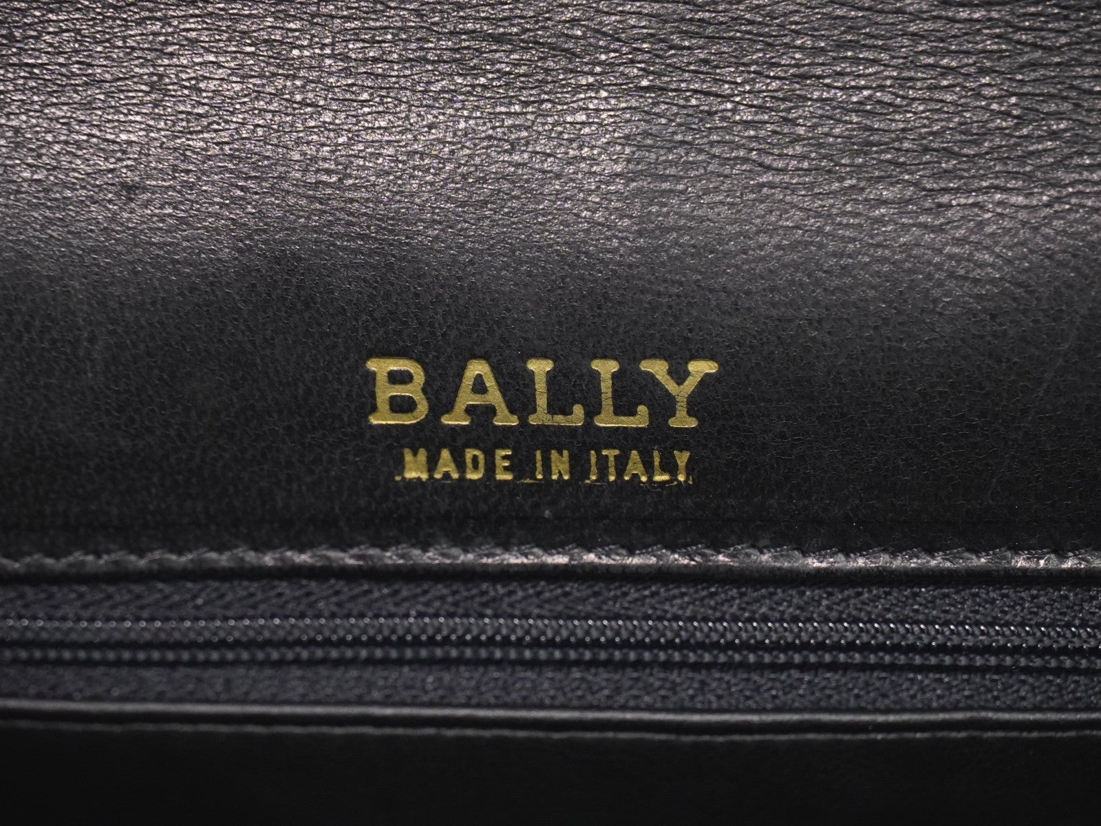 Bally Vintage Handbag Quilted Leather Black Leather Handbag (Authentic  )
