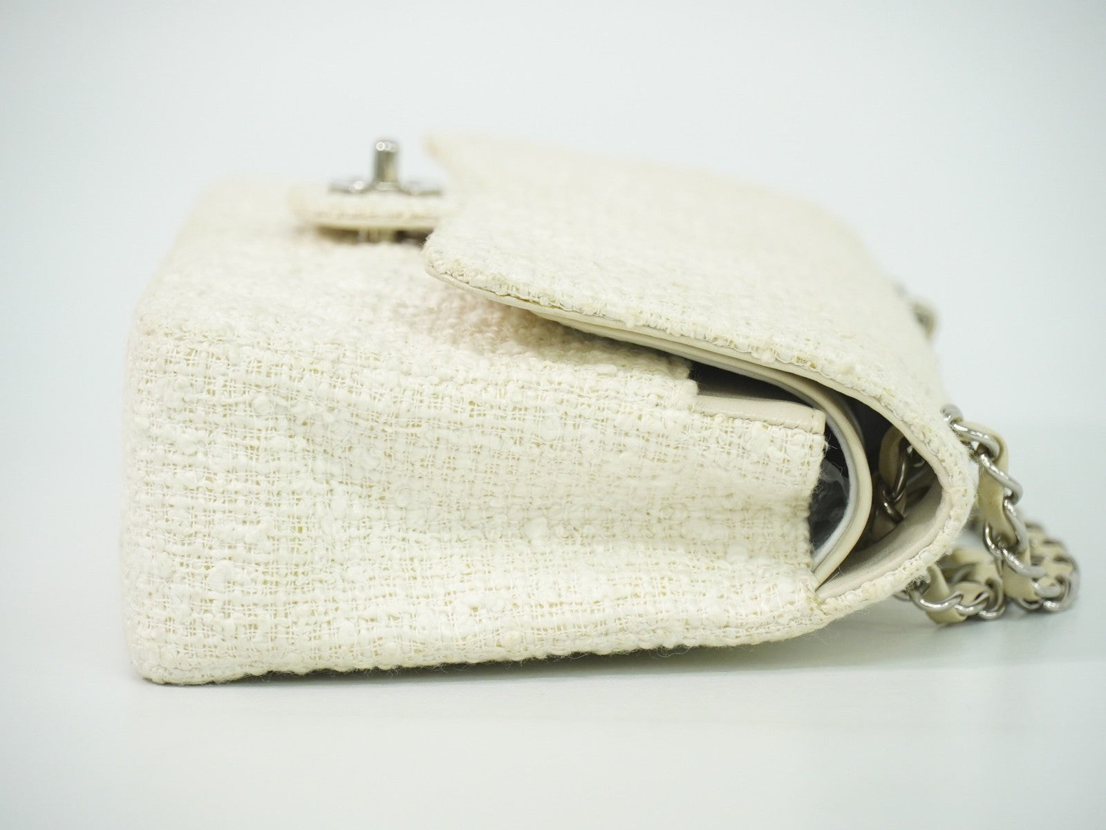 Chanel Timeless - Classic Double Flap Bag Quilted Tweed White Tweed Handbag ( )