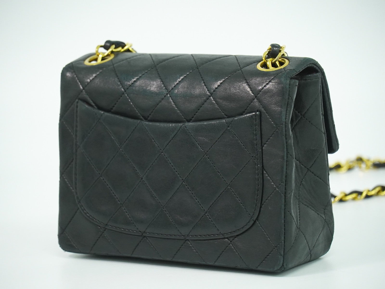Chanel Vintage Square Classic Single Flap Bag Quilted Leather Black Leather Handbag ( )