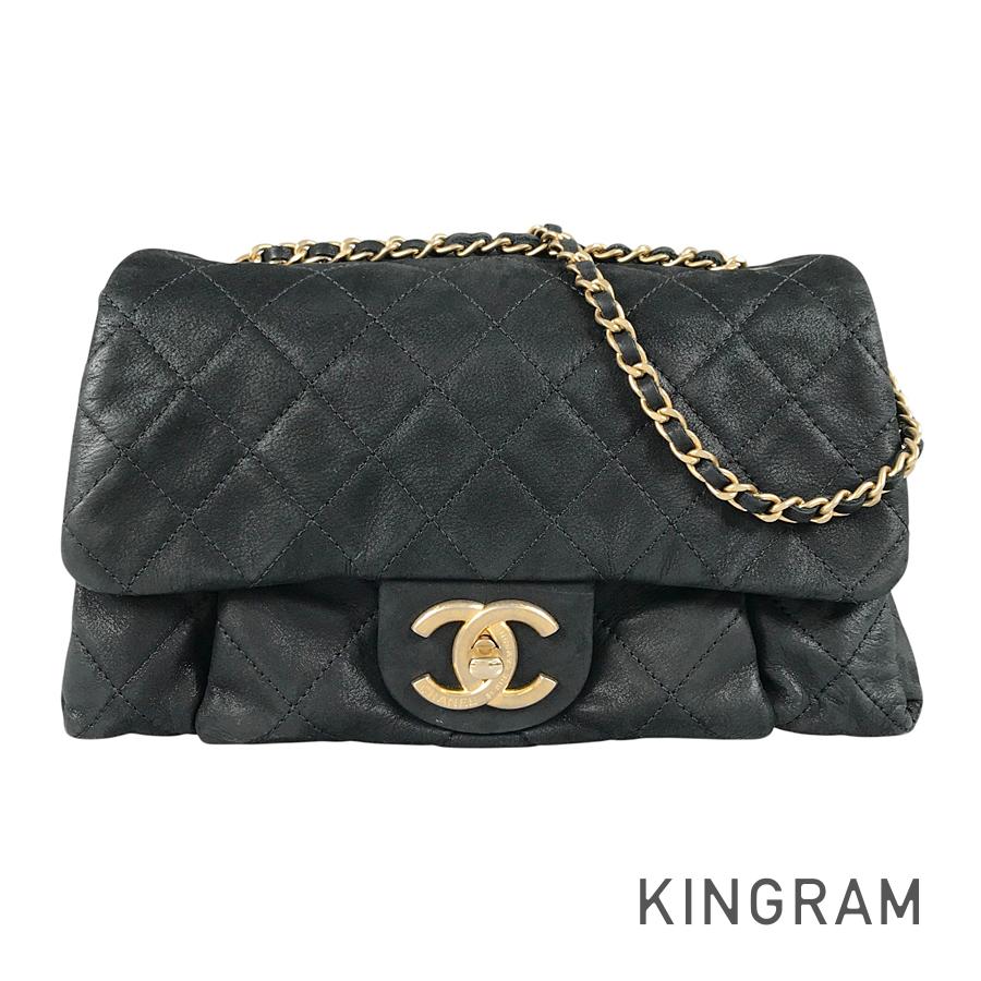 CHANEL Matelasse Shoulder bag