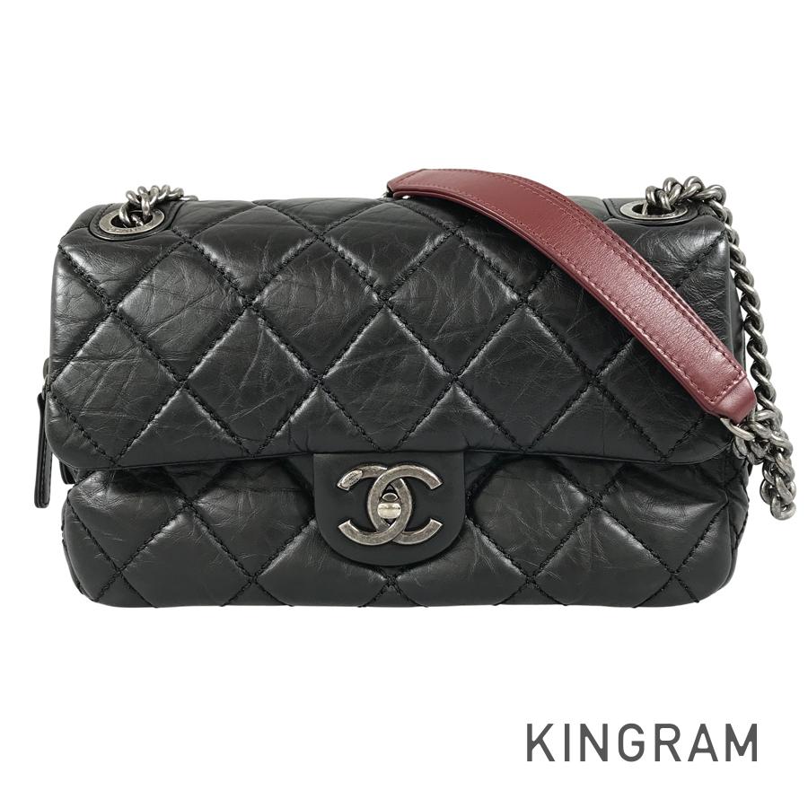 CHANEL Matelasse Shoulder bag