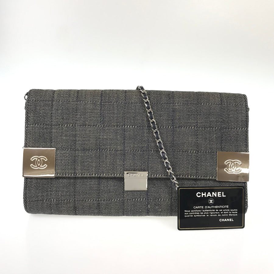 CHANEL Chocolate Bar Shoulder bag