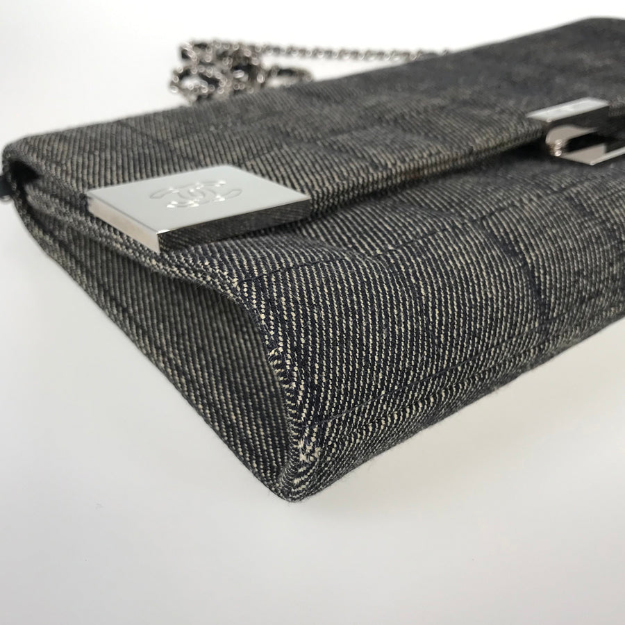 CHANEL Chocolate Bar Shoulder bag