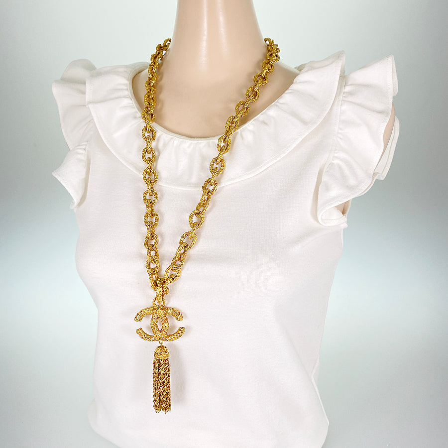 CHANEL Long necklace
