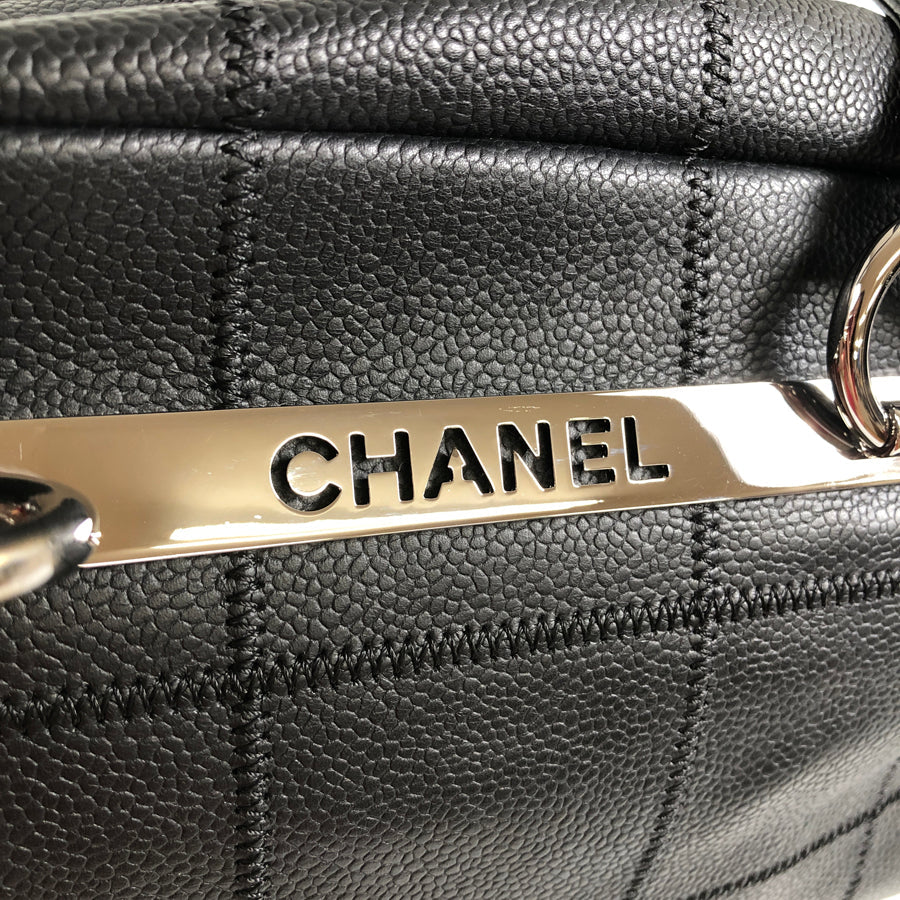 CHANEL Chocolate Bar Shoulder bag