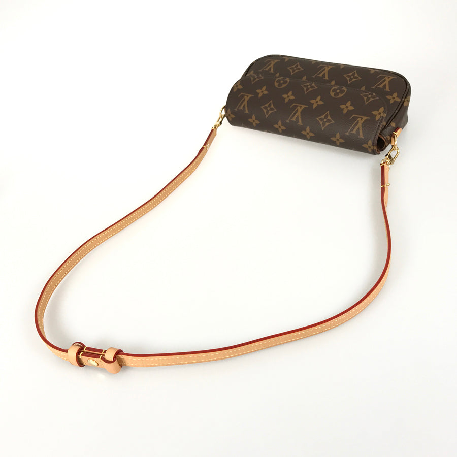 LOUIS VUITTON Monogram Wallet on Chain Ivy M81911 Shoulder bag