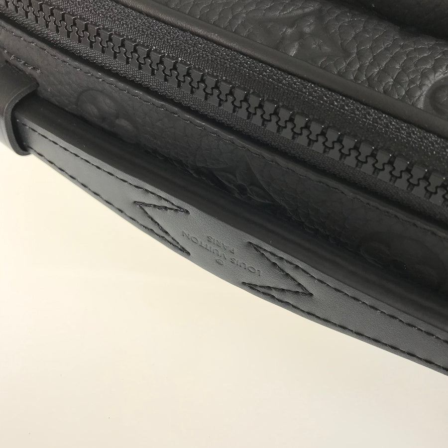 LOUIS VUITTON Taurillon Leather S Lock Messenger M58489 Shoulder bag