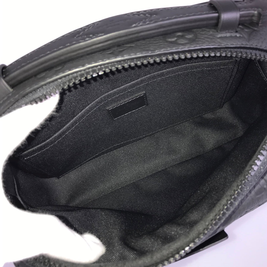 LOUIS VUITTON Taurillon Leather S Lock Messenger M58489 Shoulder bag