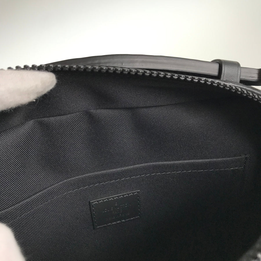 LOUIS VUITTON Taurillon Leather S Lock Messenger M58489 Shoulder bag