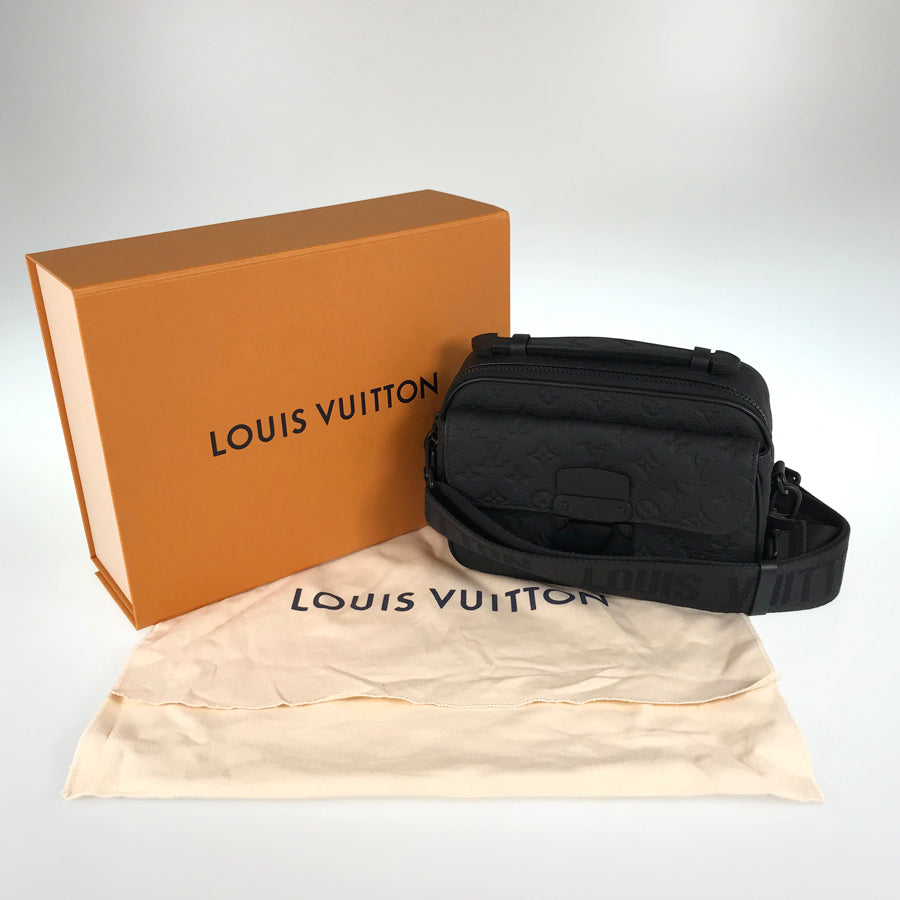 LOUIS VUITTON Taurillon Leather S Lock Messenger M58489 Shoulder bag