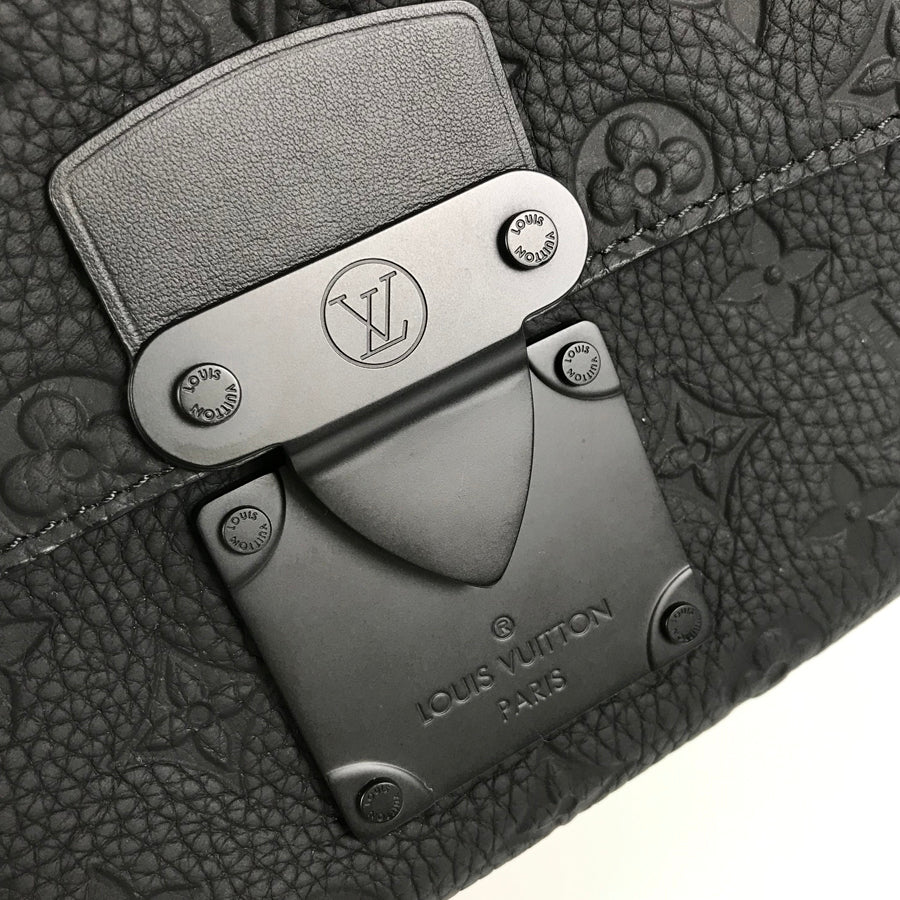 LOUIS VUITTON Taurillon Leather S Lock Messenger M58489 Shoulder bag