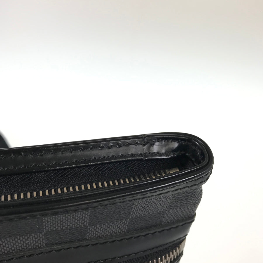 LOUIS VUITTON Damier Graphite Tomas N58028 Shoulder bag