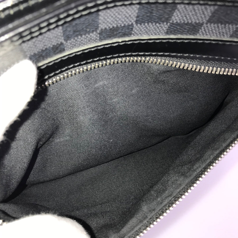 LOUIS VUITTON Damier Graphite Tomas N58028 Shoulder bag