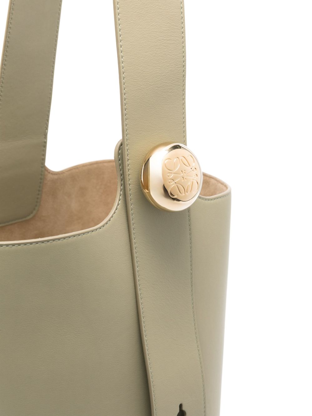 Loewe Women Pebble Medium Bucket