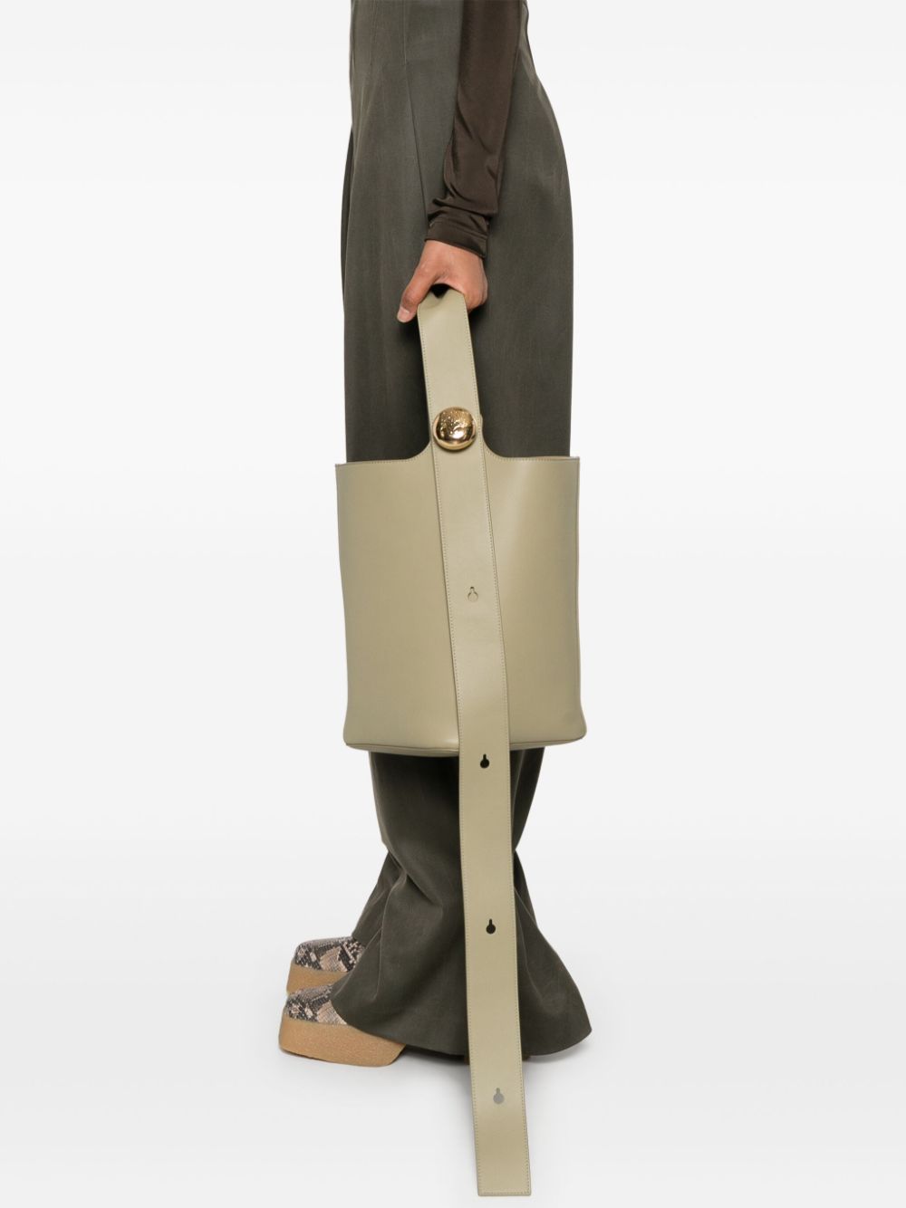 Loewe Women Pebble Medium Bucket