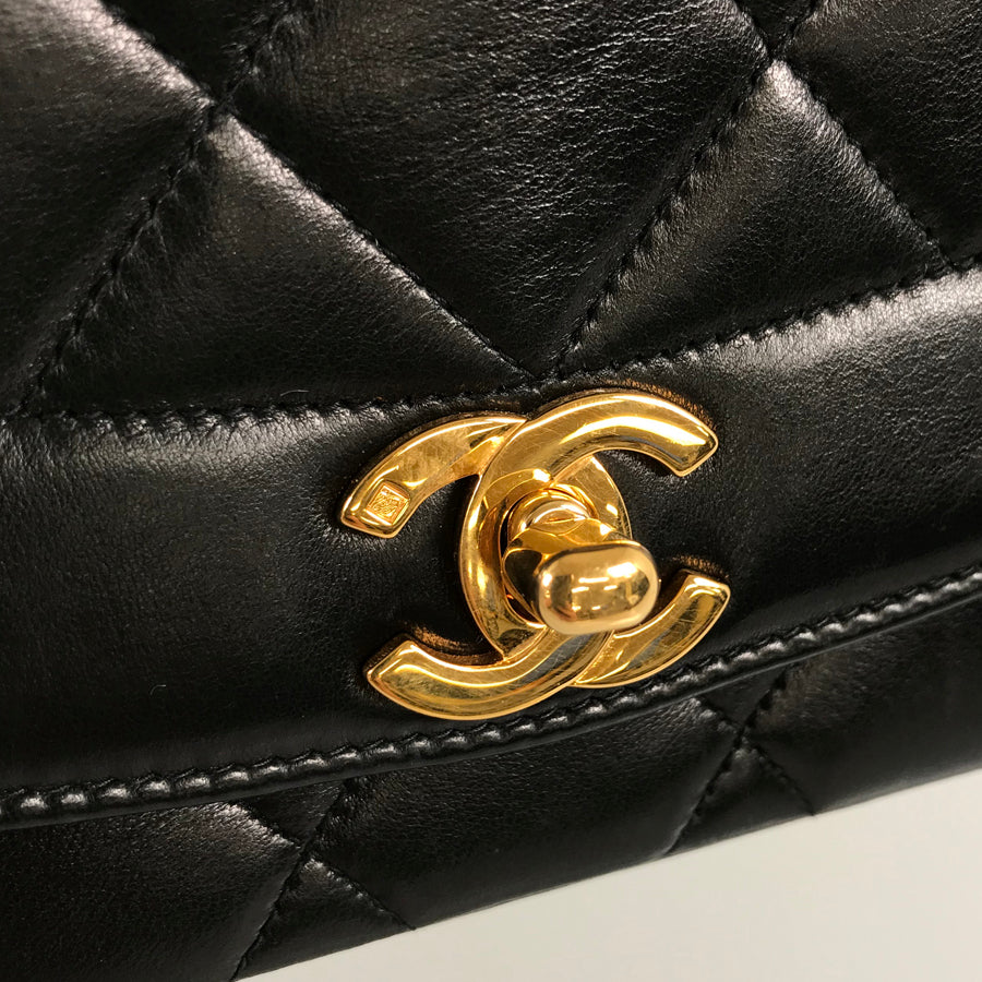 CHANEL Diana 22 Shoulder bag