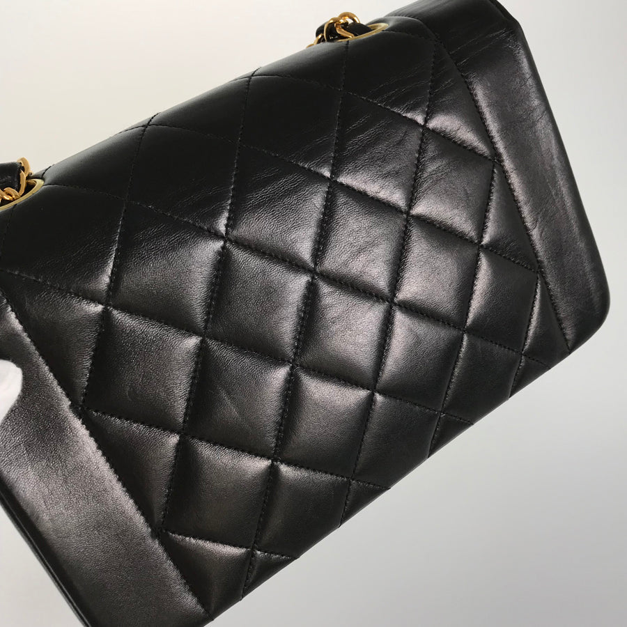 CHANEL Diana 22 Shoulder bag