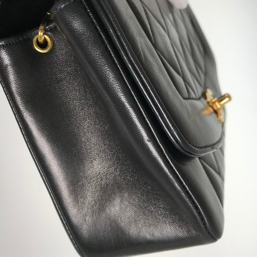 CHANEL Diana 22 Shoulder bag